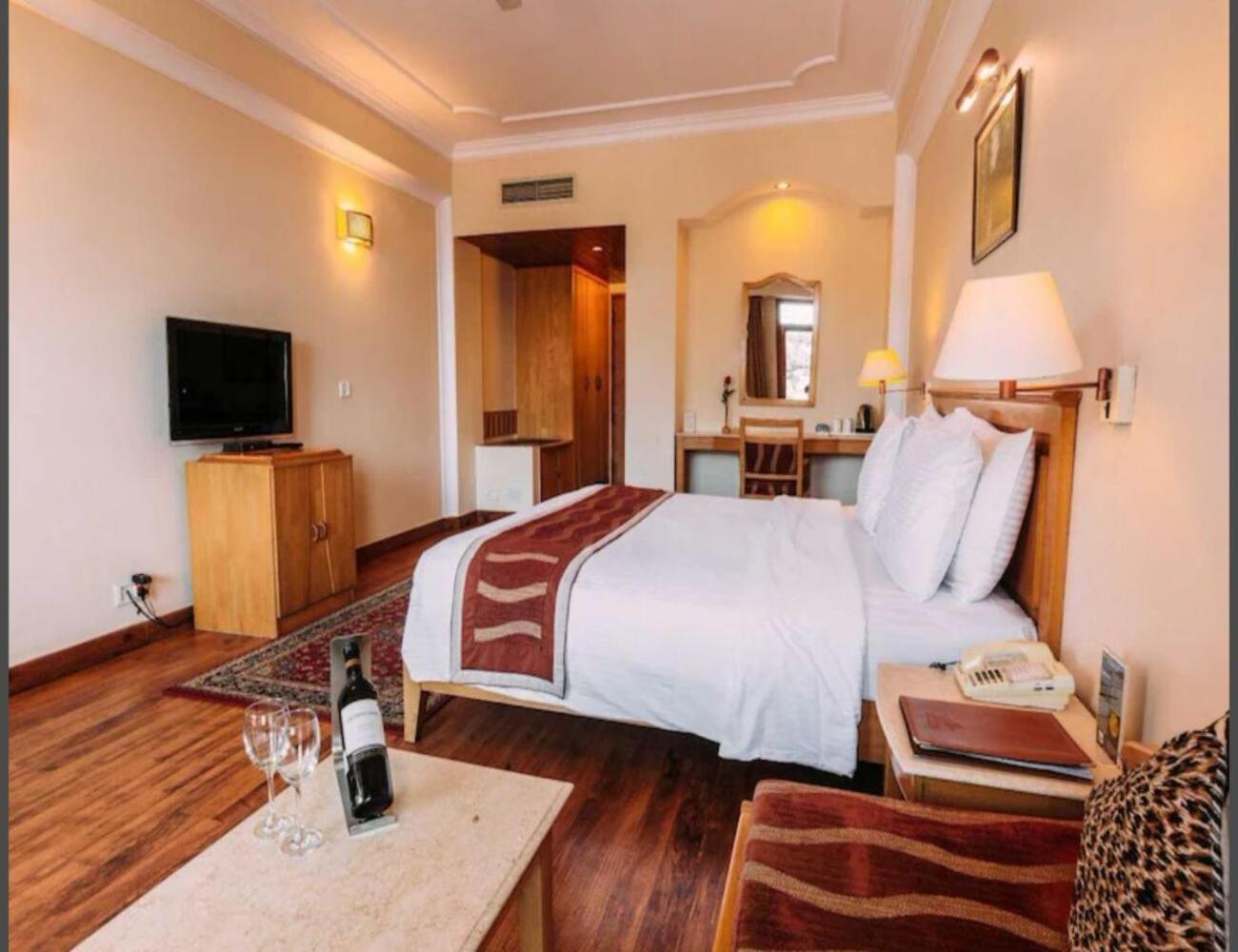 Hotel Willow Banks - Boutique 4 Star Hotel On The Mall Road Шімла Екстер'єр фото