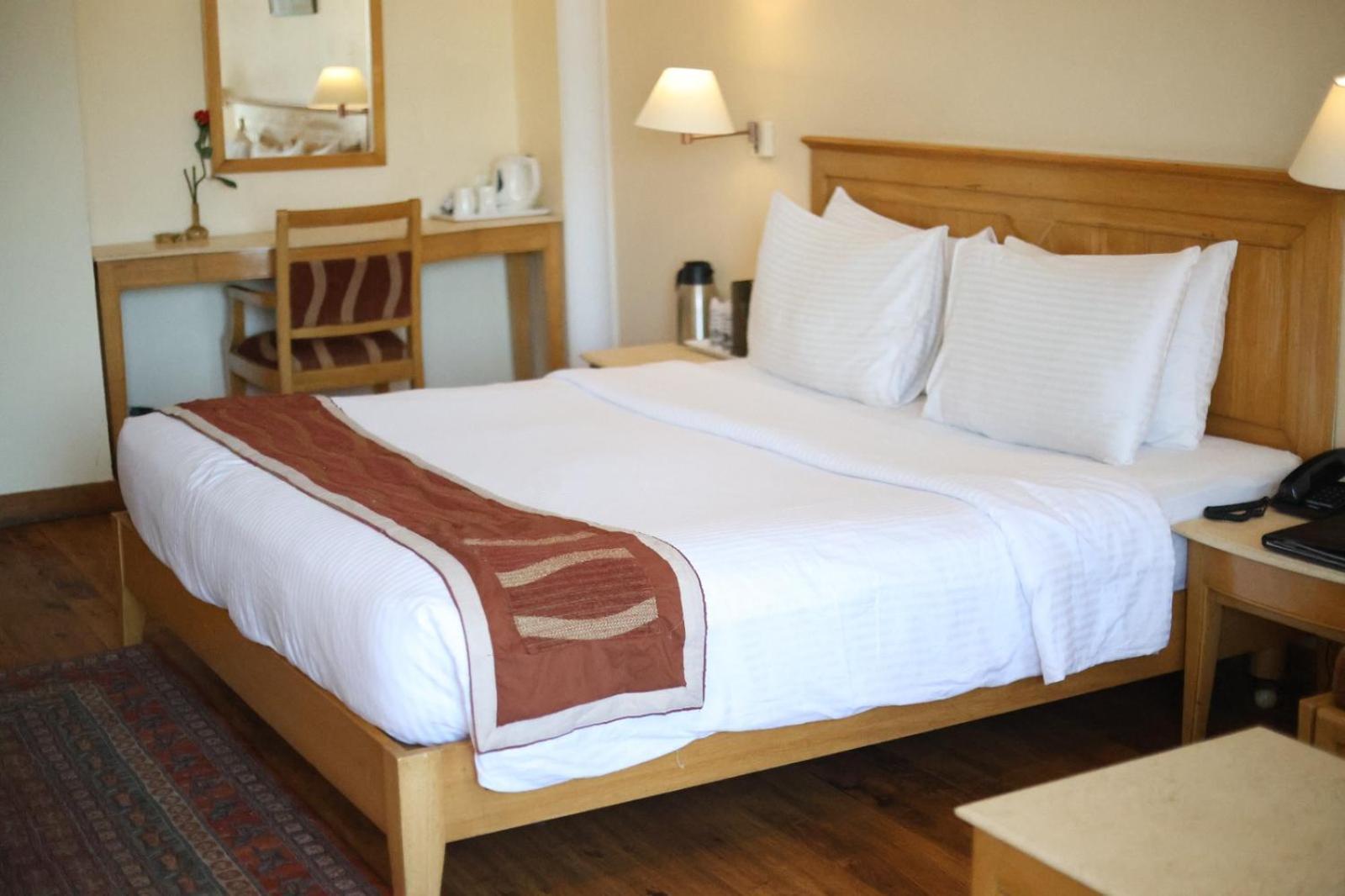 Hotel Willow Banks - Boutique 4 Star Hotel On The Mall Road Шімла Екстер'єр фото
