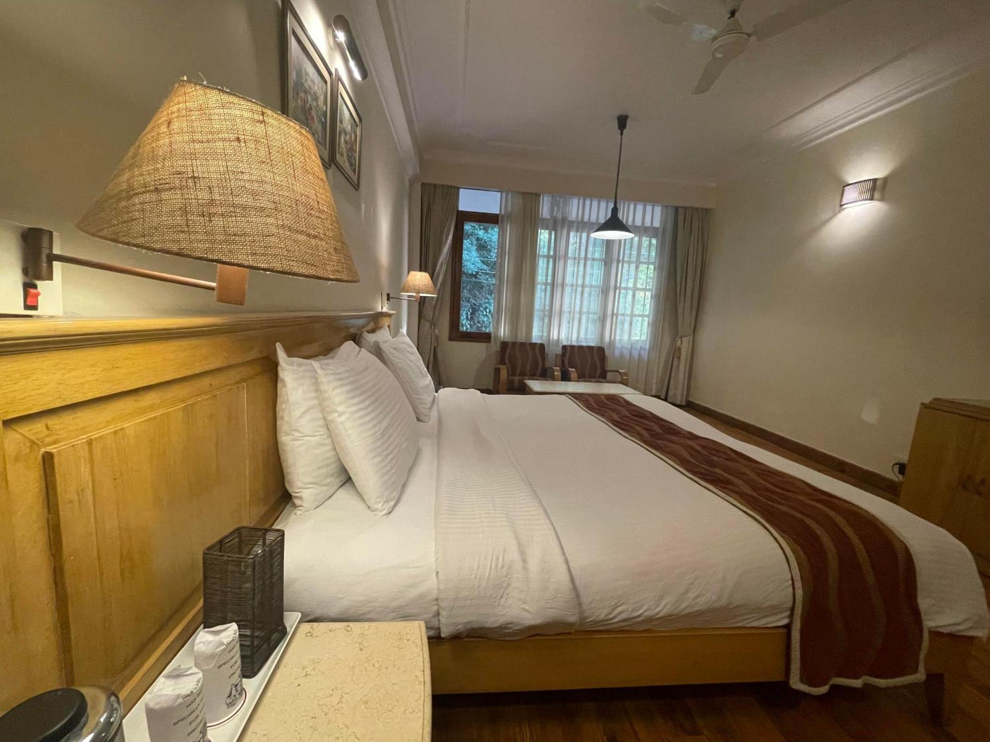 Hotel Willow Banks - Boutique 4 Star Hotel On The Mall Road Шімла Екстер'єр фото